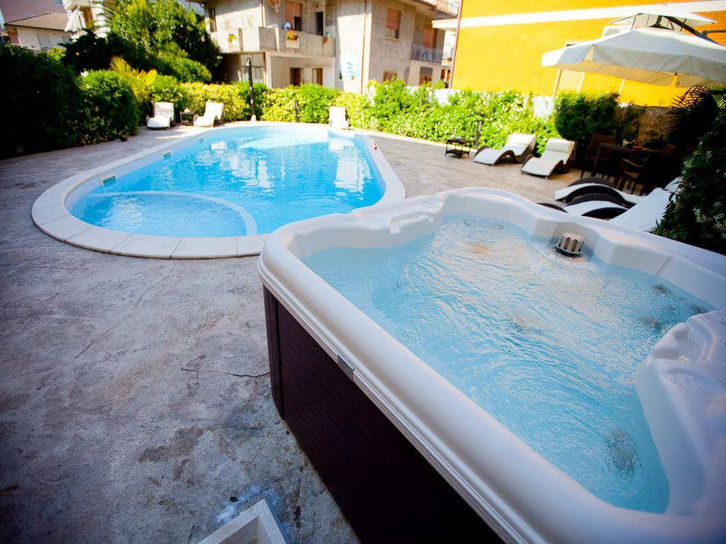 Residence La Guirita Tortoreto Extérieur photo